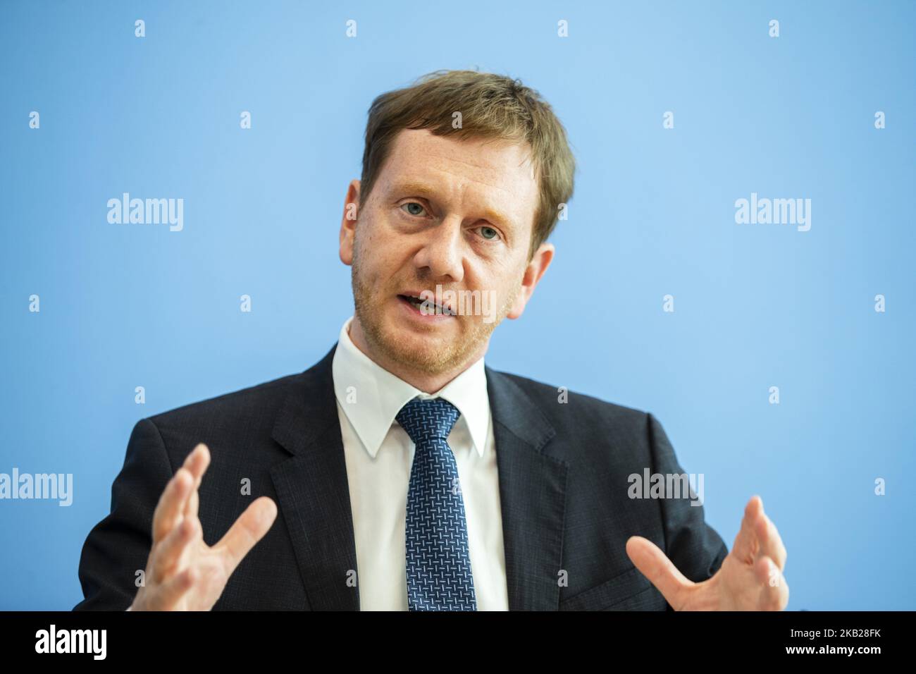 I primi Ministri della Sassonia Michael Kretschmer sono illustrati nel corso di una conferenza stampa sulle aspettative sul lavoro della commissione governativa "crescita, cambiamenti strutturali e occupazione" alla Bundespresekonferenz di Berlino il 19 ottobre 2018. (Foto di Emmanuele Contini/NurPhoto) Foto Stock