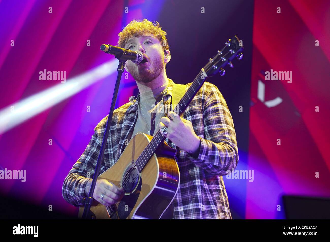 James Arthu si esibisce durante il concerto 'Cadena 100 por ellas' (Chain 100 for women), un evento musicale benefico dell'Associazione Spagnola contro il cancro, al Palazzo dello Sport di Madrid, Spagna, 21 ottobre 2018. (Foto di Oscar Gonzalez/NurPhoto) Foto Stock