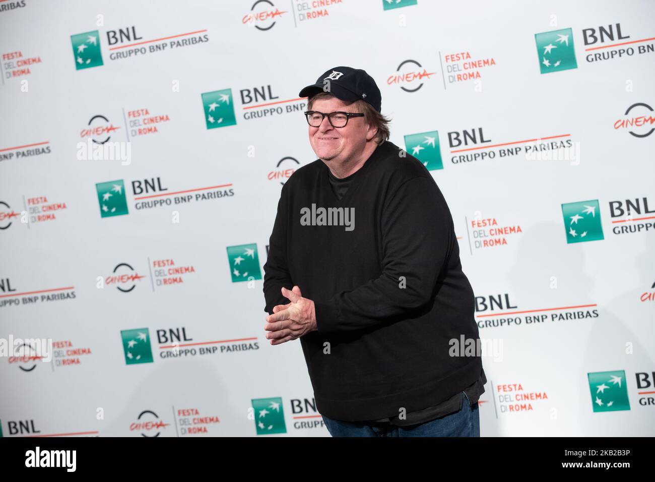 Il regista americano Michael Moore partecipa a una fotocall durante il 13th° Festival del Cinema di Roma all'Auditorium Parco della Musica, il 20 ottobre 2018 a Roma. (Foto di Mauro Fagiani/NurPhoto) Foto Stock