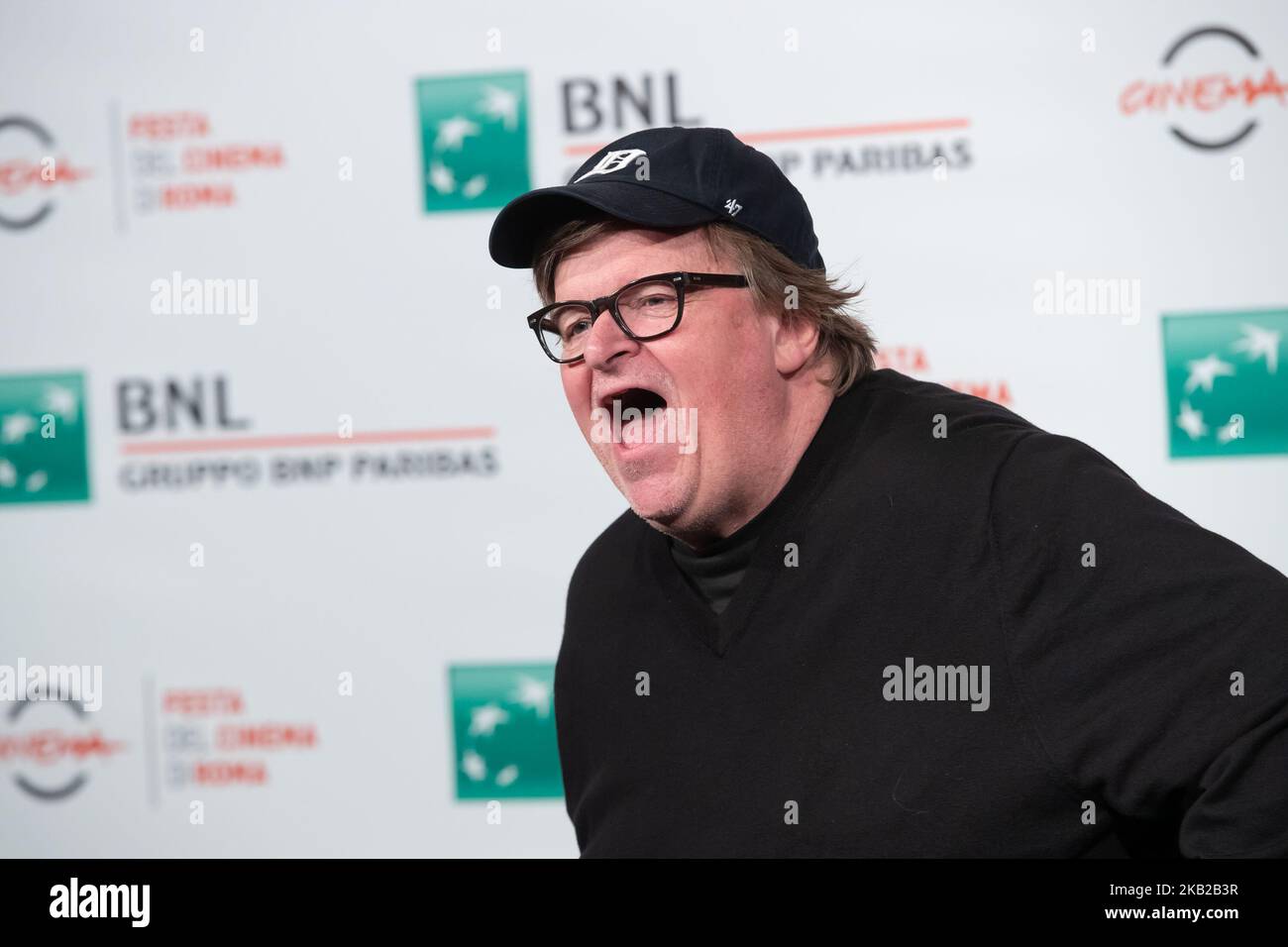 Il regista americano Michael Moore partecipa a una fotocall durante il 13th° Festival del Cinema di Roma all'Auditorium Parco della Musica, il 20 ottobre 2018 a Roma. (Foto di Mauro Fagiani/NurPhoto) Foto Stock