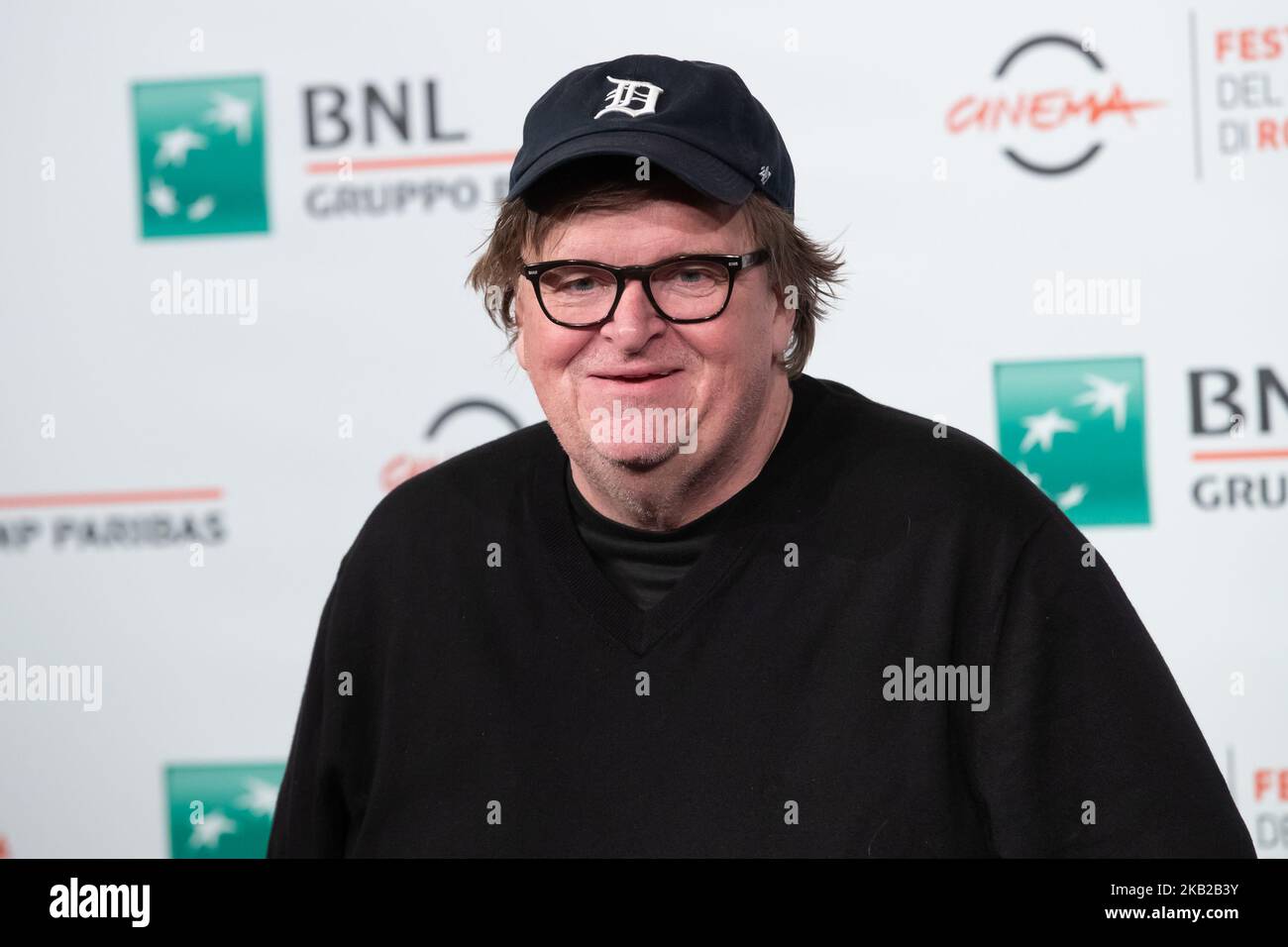 Il regista americano Michael Moore partecipa a una fotocall durante il 13th° Festival del Cinema di Roma all'Auditorium Parco della Musica, il 20 ottobre 2018 a Roma. (Foto di Mauro Fagiani/NurPhoto) Foto Stock