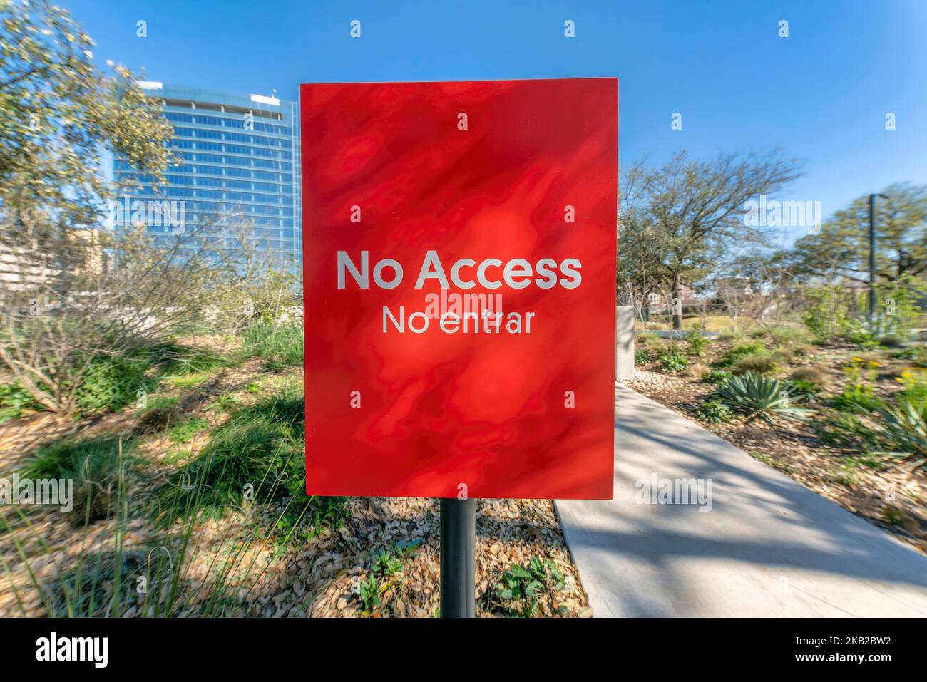 Cartello No Access su un sentiero pavimentato per passeggiate al Waterloo Park Austin Texas Foto Stock
