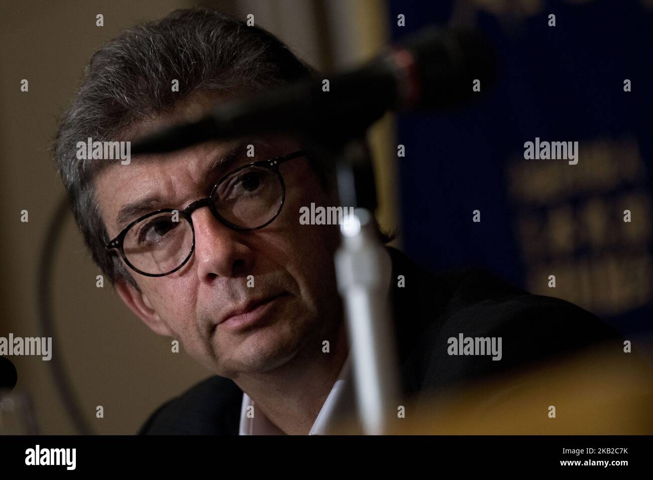 Andre Calantzopoulos, CEO di Philip Morris International Inc., interviene durante una conferenza stampa presso il Foreign Corinterpelled' Club del Giappone a Tokyo il 24 ottobre 2018. La transizione verso una Società senza fumo, normative più severe in tutto il mondo e una popolazione sempre più affumicata si stanno avvicinando alle aziende produttrici di tabacco di tutto il mondo. Per restare in attività, le grandi aziende del tabacco si stanno rivolgendo alle sigarette elettroniche e ad altre alternative alle sigarette convenzionali. Philip Morris International (PMI), il creatore di Marlboro, sta accelerando questa mossa. Il CEO Andre Calantzopoulos ha assunto un impegno pubblico a rinunciare alla vendita di ci Foto Stock