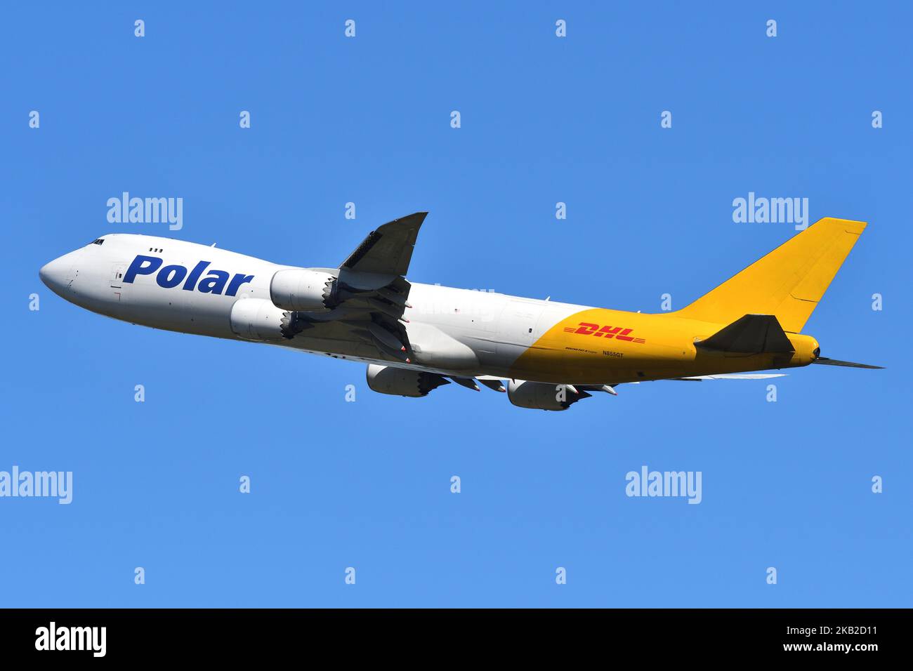 Prefettura di Chiba, Giappone - 29 ottobre 2021: DHL Boeing B747-8F (N855GT) decollo da cargo all'Aeroporto Internazionale di Narita. Foto Stock