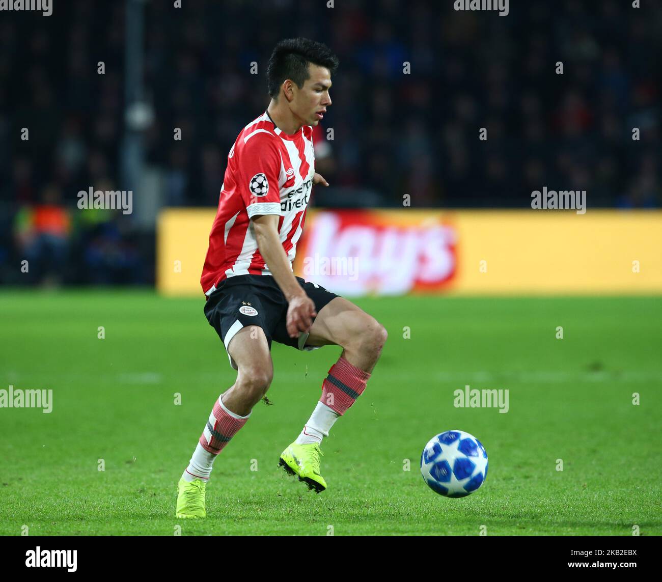 Eindhoven, Paesi Bassi. Ottobre 24. 2018 Hirving Lozano del PSV Eindhoven durante la partita di UEFA Champion League Group B tra PSV Eindhoven e Tottenham Hotspur allo stadio Phillips di Eindhoven, Paesi Bassi, il 24 ottobre 2018. (Foto di Action Foto Sport/NurPhoto) Foto Stock