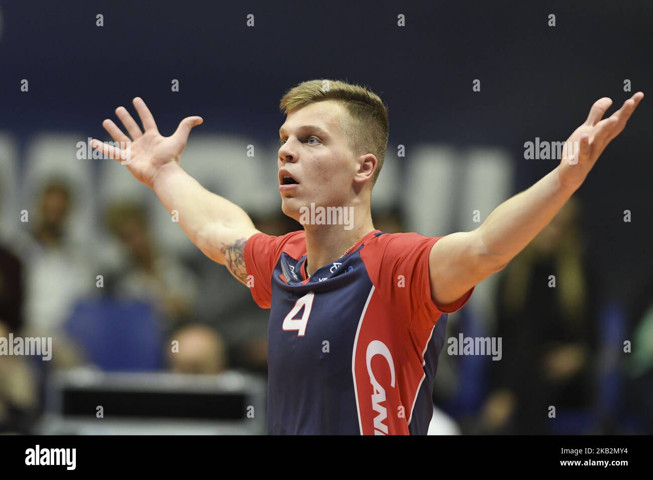 Donovan Dzavoronok (#4 vero Volley Monza) in azione durante la Superlega Italiana Serie A volley match tra vero Volley Monza e Consar Ravenna a Monza, Italia il 1st novembre 2018 Monza ha vinto 3-1. (Foto di Roberto Finizio/NurPhoto) Foto Stock