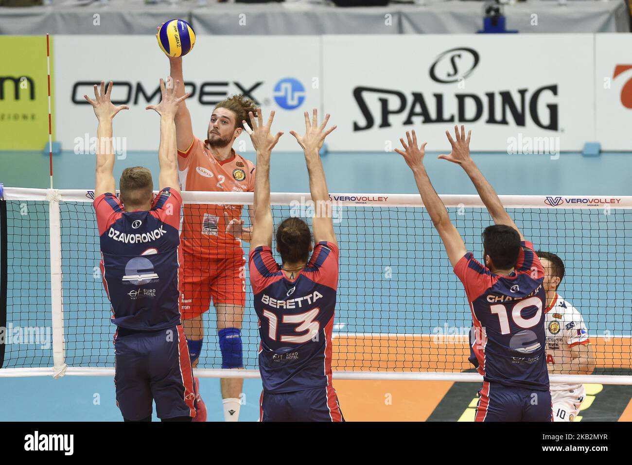 Kamil Rychlicki (#2 Consar Ravenna) in azione durante la Superlega Italiana Serie A volley match tra vero Volley Monza e Consar Ravenna a Monza il 1st novembre 2018 Monza ha vinto 3-1. (Foto di Roberto Finizio/NurPhoto) Foto Stock