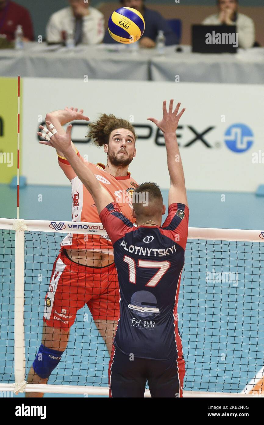 Kamil Rychlicki (#2 Consar Ravenna) in azione durante la Superlega Italiana Serie A volley match tra vero Volley Monza e Consar Ravenna a Monza il 1st novembre 2018 Monza ha vinto 3-1. (Foto di Roberto Finizio/NurPhoto) Foto Stock