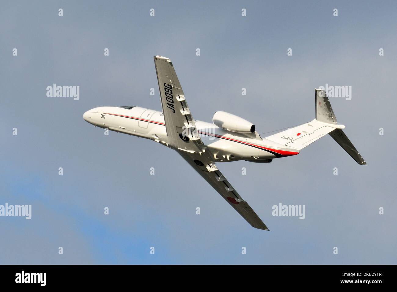 Tokyo, Giappone - 11 agosto 2021: Decollo all'aeroporto di Haneda dell'aereo d'ispezione di volo Cessna 525C CitationJet CJ4, Japan Civil Aviation Bureau. Foto Stock