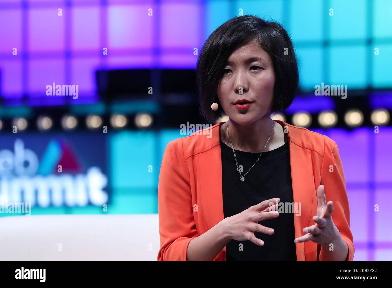 Yang GE, Senior Editor cinese, parla durante il Web Summit 2018 a Lisbona, Portogallo, il 8 novembre 2018. ( Foto di Pedro FiÃºza/NurPhoto) Foto Stock