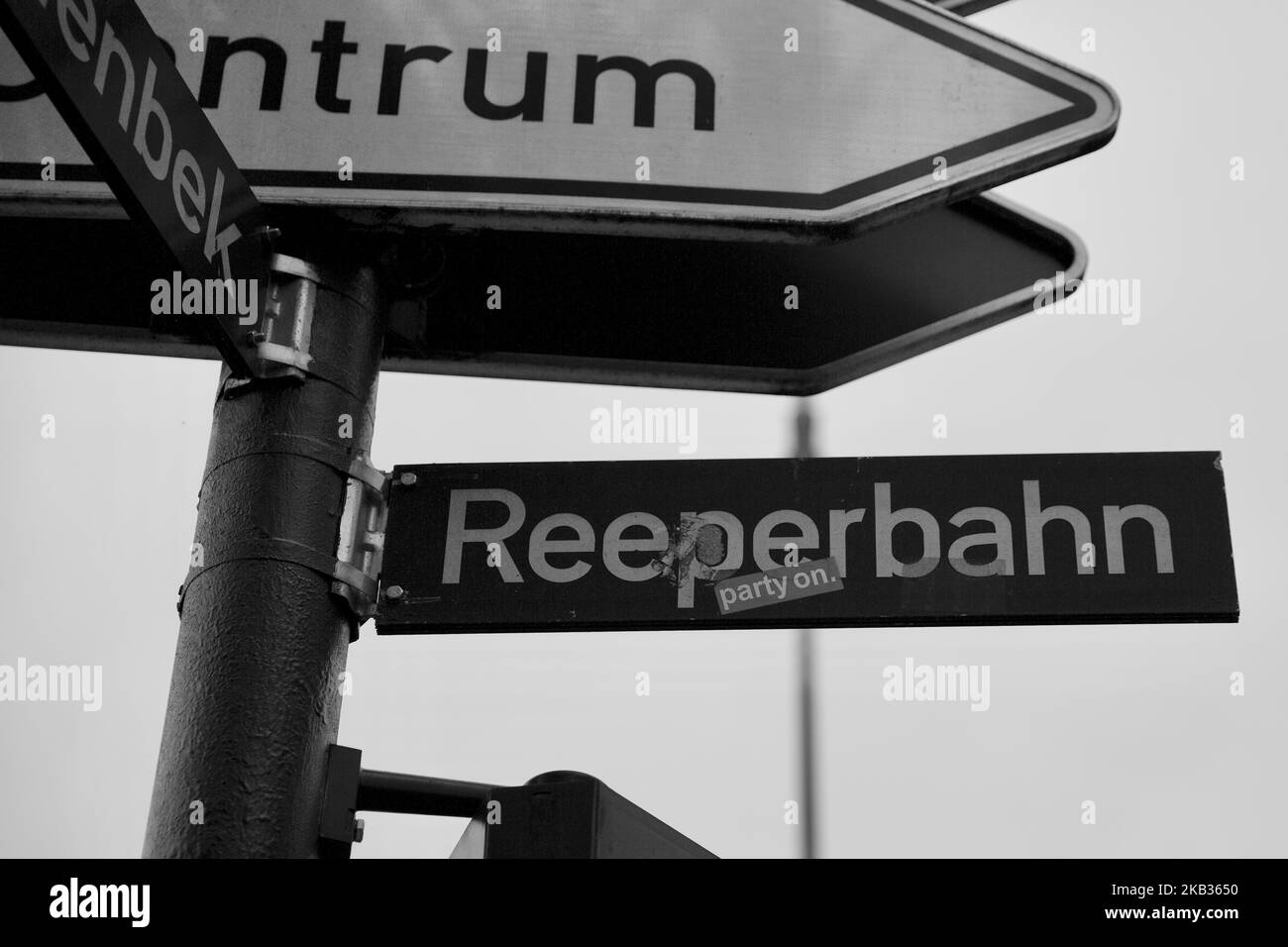 Un cartello che indica Reeperbahn, il famigerato quartiere a luci rosse di Amburgo. Amburgo, 11 novembre 2018. (Foto di Noe Falk Nielsen/NurPhoto) Foto Stock