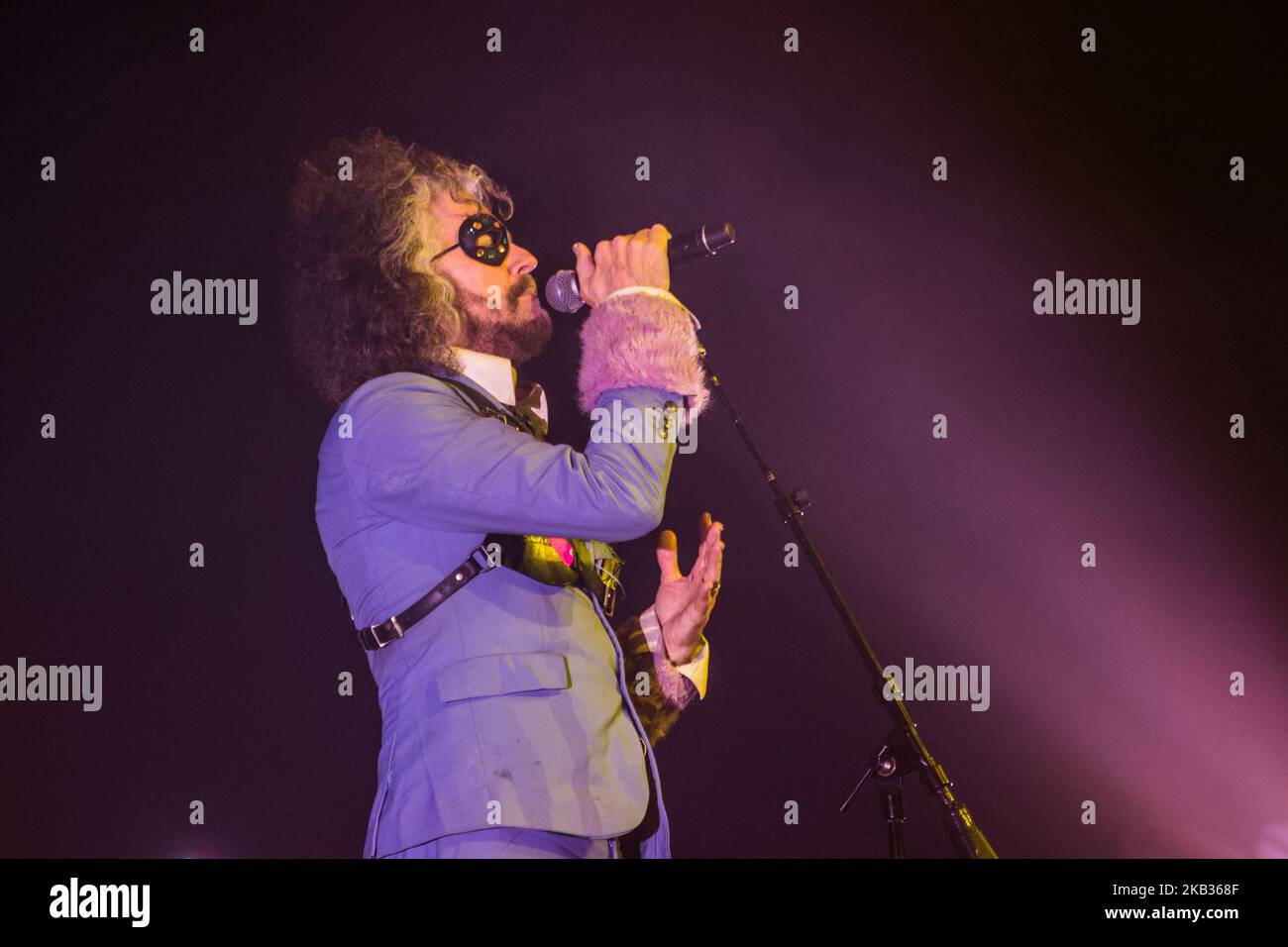 Wayne Coyne della rock band americana The Flaming Lips in concerto dal vivo ad Alcatraz di Milano (Foto di Roberto Finizio/NurPhoto) Foto Stock