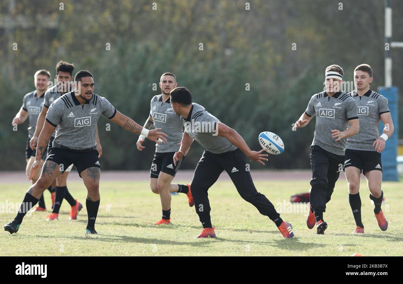 Rugby All Blacks training - Vista Norther Tour Team si scalda con la palla  all'University Sport Center di Roma il 20 novembre 2018 (Foto di Matteo  Ciambelli/NurPhoto Foto stock - Alamy