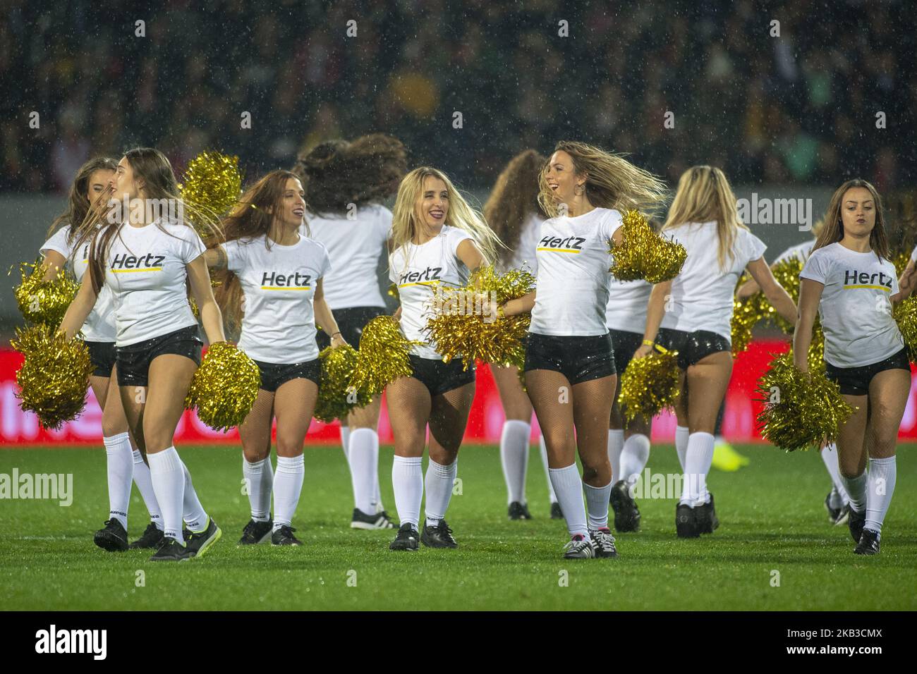 Cheerleaders durante la UEFA Nations League Una partita di Gruppo 3 tra Portogallo e Polonia all'Estadio D. Afonso Henriques a Guimaraes, Portogallo il 20 novembre 2018 (Foto di Andrew Surma/NurPhoto) Foto Stock
