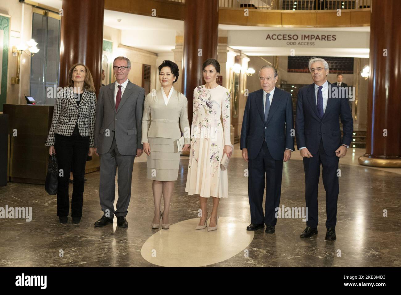 Regina Letizia di Spagna e Cina prima signora Peng Liyuan Visita il Teatro reale il 28 novembre 2018 a Madrid, Spagna (Foto di Oscar Gonzalez/NurPhoto) Foto Stock