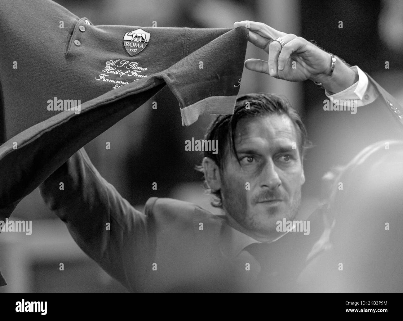 L'ex capitano Francesco Totti durante la cerimonia dopo Roma entrò nella Hall of Fame del club prima della partita della UEFA Champions League G tra AS Roma e Real Madrid FC allo stadio olimpico il 27 novembre 2018 a Roma. (Foto di Silvia Lore/NurPhoto) Foto Stock