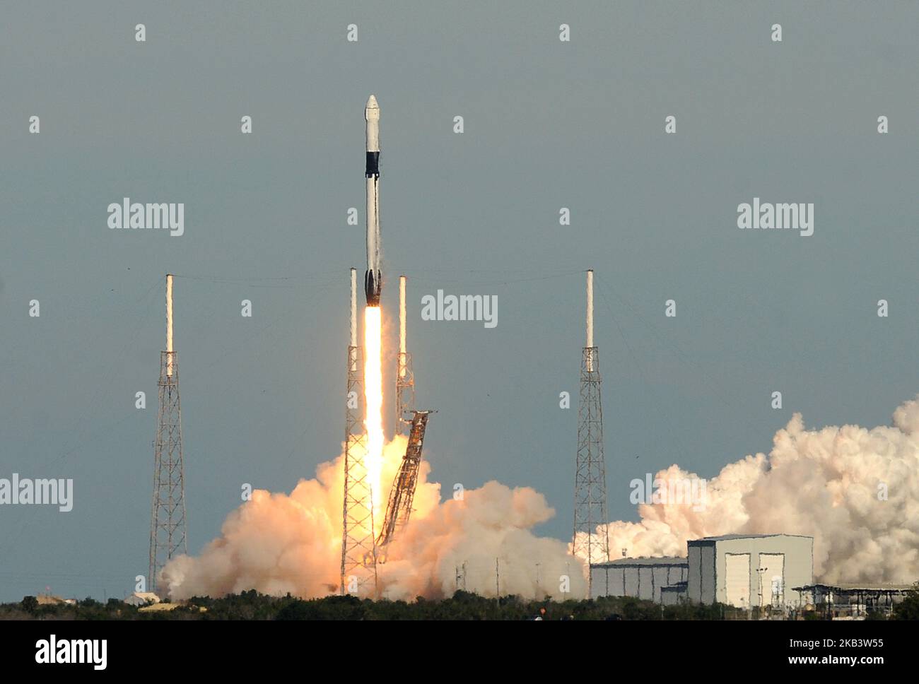 5 dicembre 2018 - Cape Canaveral, Florida, Stati Uniti - Un razzo SpaceX Falcon 9 lancia con successo la sua missione di rifornimento 16th alla Stazione spaziale Internazionale (ISS) il 5 dicembre 2018 presso la Stazione dell'Aeronautica militare di Cape Canaveral in Florida. Il primo stadio del booster ha subito un malfunzionamento e ha atterrato appena in mare aperto nell'Oceano Atlantico piuttosto che il suo obiettivo previsto sulla terra. (Foto di Paul Hennessy/NurPhoto) Foto Stock