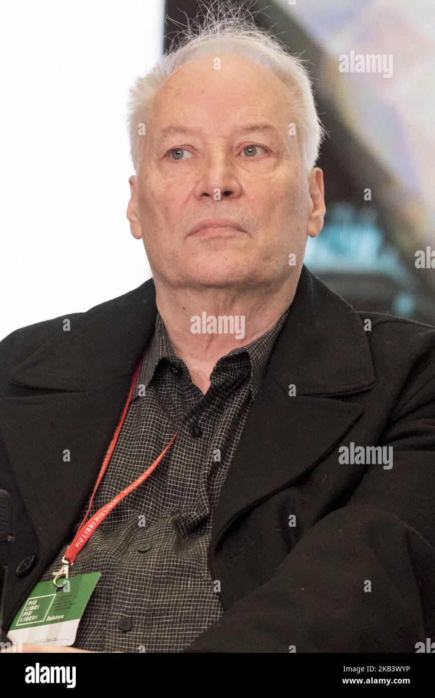 L'autore americano Joe R. Lansdale parla di un affare americano durante la fiera dei Libri Italiani al centro conferenze stampa 'Nuvola' di Roma. Ha scritto romanzi e storie in molti generi, tra cui Western, horror, fantascienza, mistero, e suspense. Ha anche scritto per fumetti e per "Batman: The animated Series". (Foto di massimo Valicchia/NurPhoto) Foto Stock