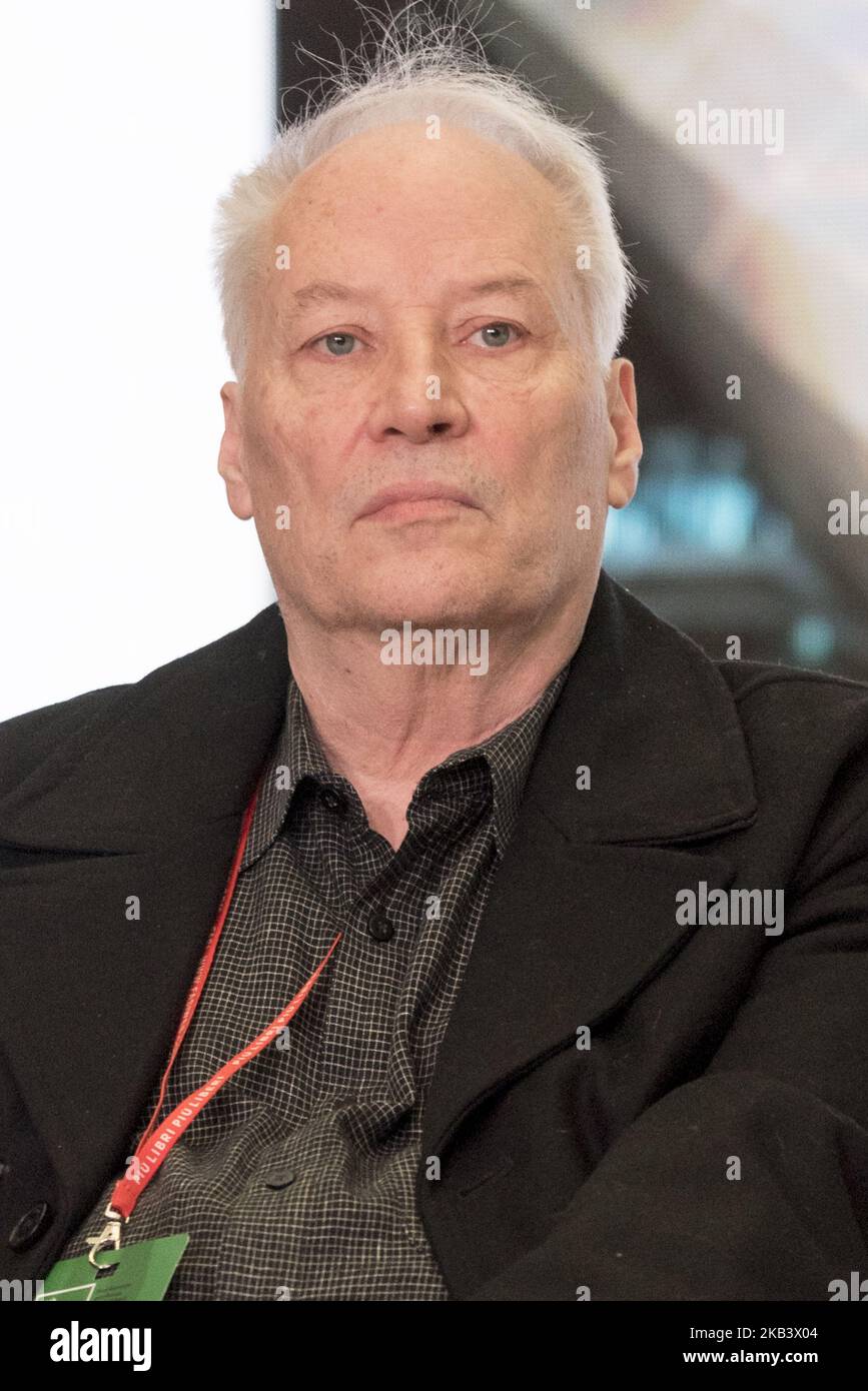 L'autore americano Joe R. Lansdale parla di un affare americano durante la fiera dei Libri Italiani al centro conferenze stampa 'Nuvola' di Roma. Ha scritto romanzi e storie in molti generi, tra cui Western, horror, fantascienza, mistero, e suspense. Ha anche scritto per fumetti e per "Batman: The animated Series". (Foto di massimo Valicchia/NurPhoto) Foto Stock