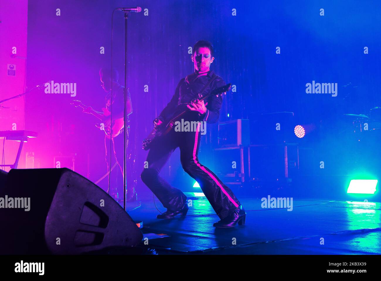 Il musicista e cantautore britannico Miles Kane suona dal vivo alla O2 Academy Brixton di Londra il 6 dicembre 2018. (Foto di Alberto Pezzali/NurPhoto) Foto Stock