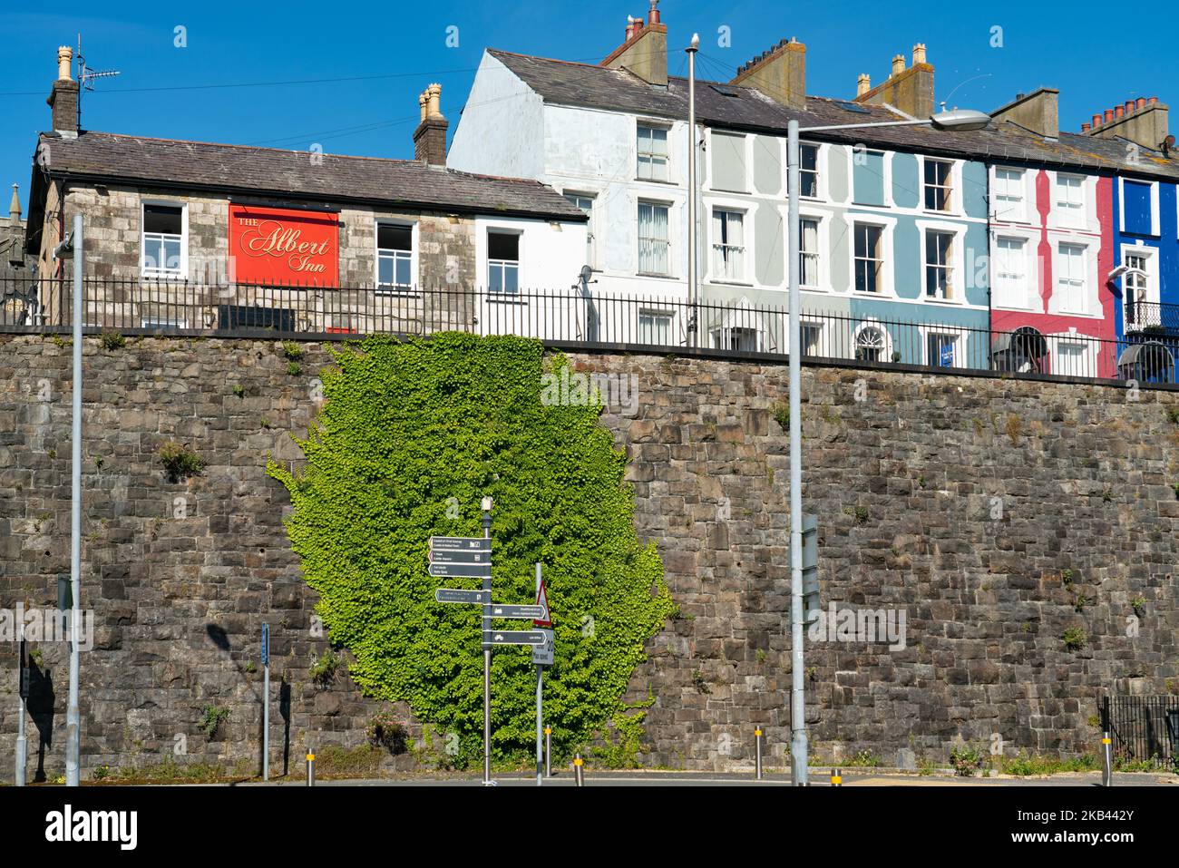 L'Albert Inn Segontium Terrace, costruito nei primi anni del 1800 e classificato di grado 2. Presa nel luglio 2022. Foto Stock