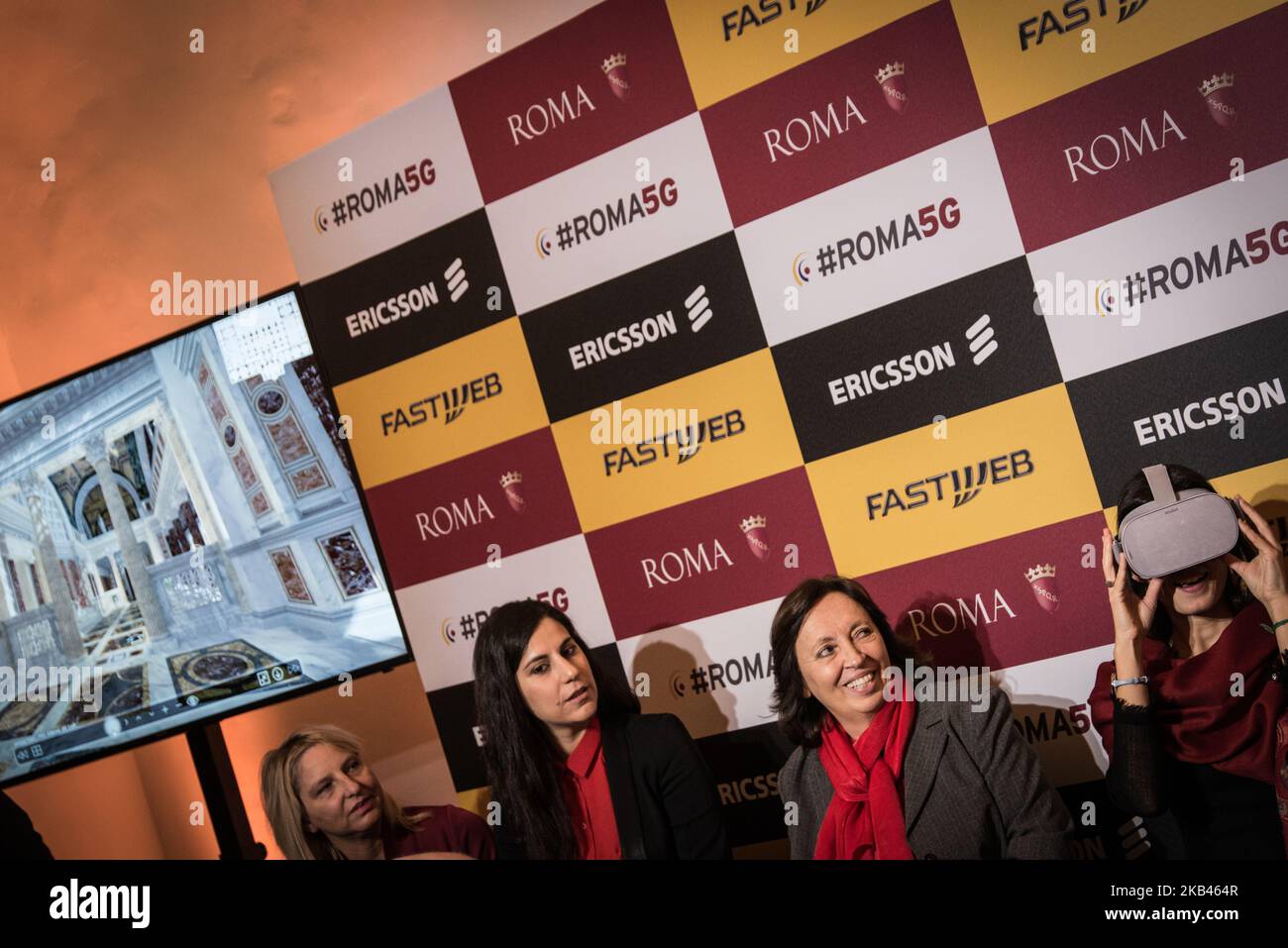 Conferenza stampa sulla prima rete 5G il 17 dicembre 2018 a Roma. Alle Terme di Diocleziano, il primo scenario per l'uso della realtà virtuale e della realtà aumentata applicato al settore turistico nel campo della sperimentazione tecnologica 5G nella città presentata da Roma capitale, Fastweb ed Ericsson a Roma, 17 dicembre 2018. (Foto di Andrea Ronchini/NurPhoto) Foto Stock