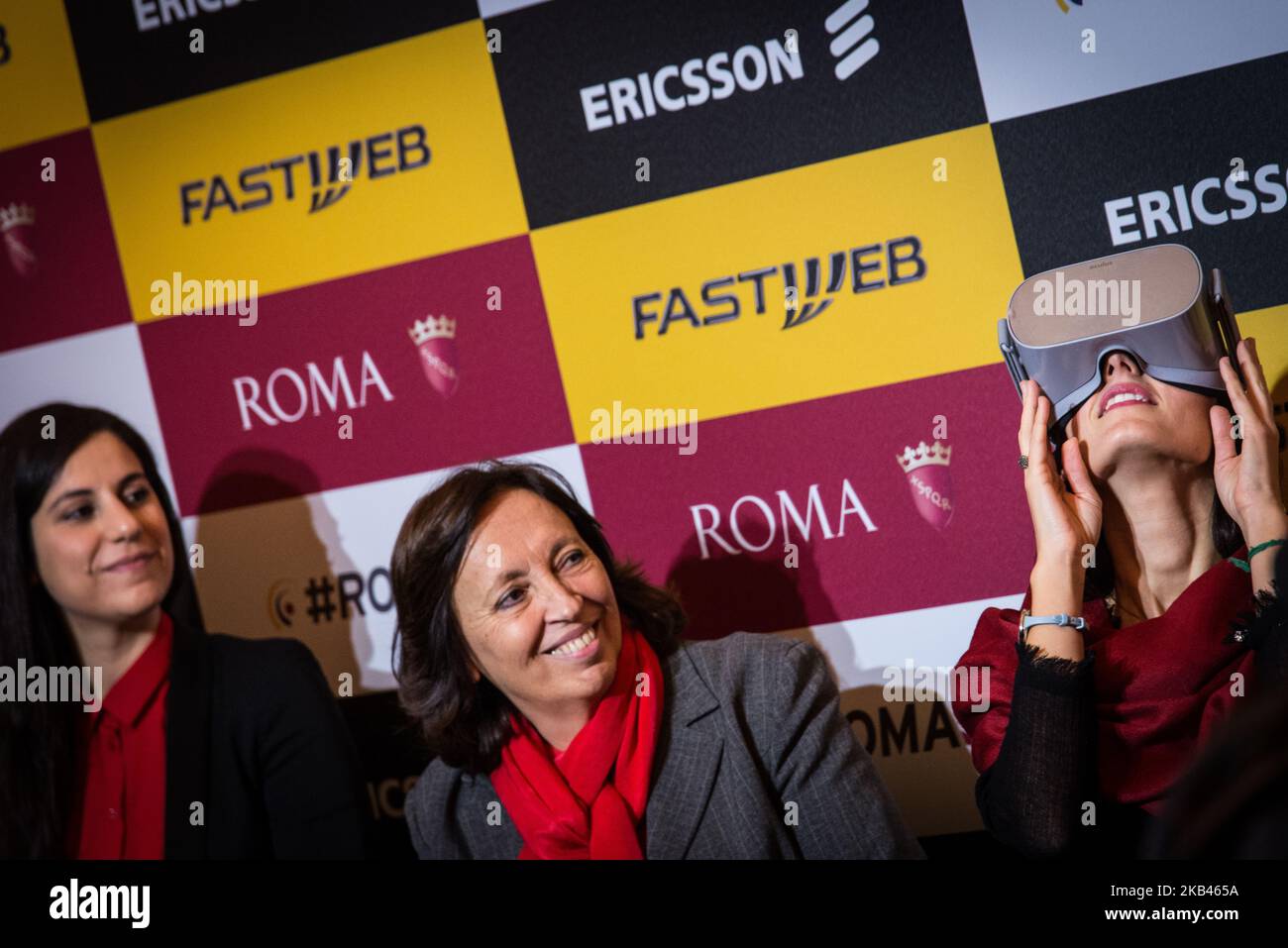 Conferenza stampa sulla prima rete 5G il 17 dicembre 2018 a Roma. Alle Terme di Diocleziano, il primo scenario per l'uso della realtà virtuale e della realtà aumentata applicato al settore turistico nel campo della sperimentazione tecnologica 5G nella città presentata da Roma capitale, Fastweb ed Ericsson a Roma, 17 dicembre 2018. (Foto di Andrea Ronchini/NurPhoto) Foto Stock