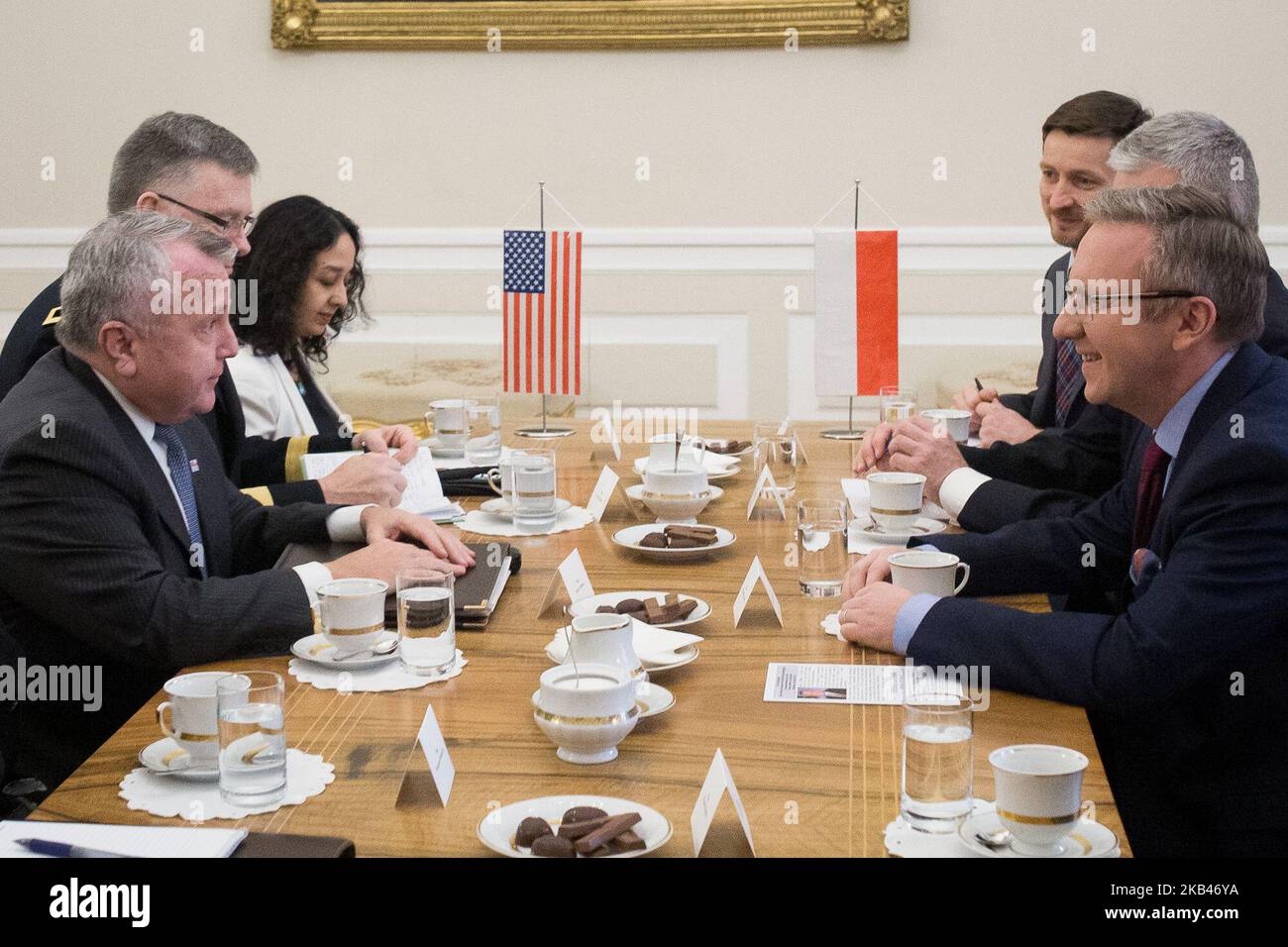 Sullivan (L) durante l'incontro con il capo dell'Ufficio Presidenti Krzysztof Szczerski (R), al Palazzo Presidenziale di Varsavia, Polonia, il 19 dicembre 2018 (Foto di Mateusz Wlodarczyk/NurPhoto) Foto Stock