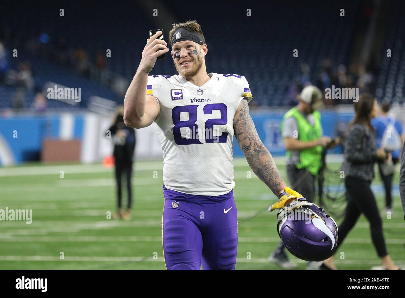 Minnesota Vikings Tight End Kyle Rudolph (82) Passeggiate sul campo dopo una partita di football tra i Minnesota Vikings e i Detroit Lions a Detroit, Michigan USA, domenica 23 dicembre 2018. (Foto di Jorge Lemus/NurPhoto) Foto Stock