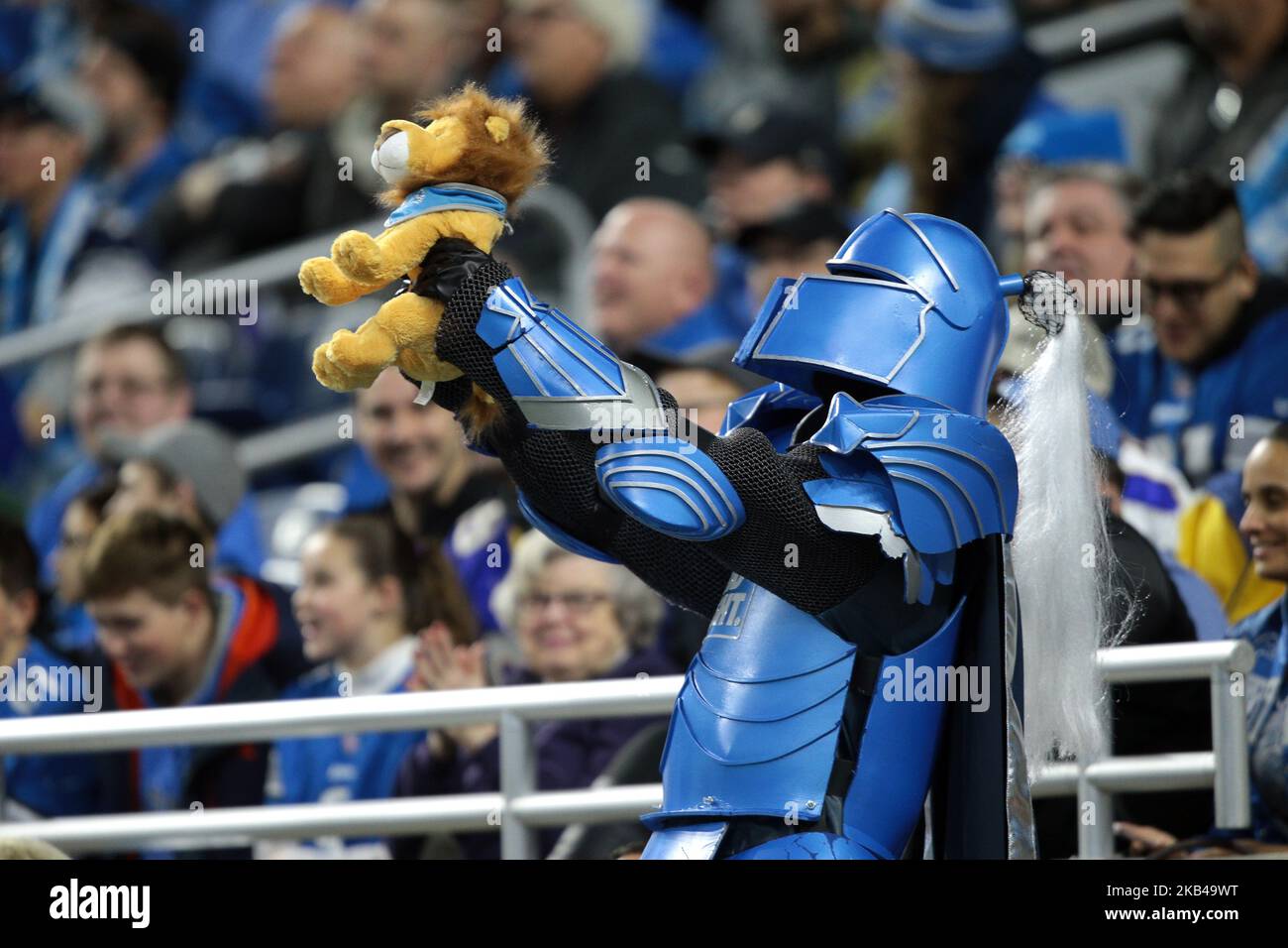 La mascotte Bud Light viene vista durante la prima metà di una partita di football tra i Minnesota Vikings e i Detroit Lions a Detroit, Michigan USA, domenica 23 dicembre 2018. (Foto di Jorge Lemus/NurPhoto) Foto Stock