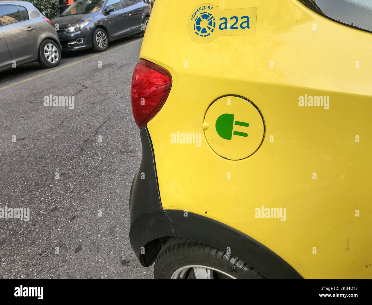Un veicolo elettrico è visto a Milano, Italia, il 7 gennaio 2019. Un car sharen'go rischia di lasciare l'Italia se le sue auto sono escluse dagli incentivi governativi 2019 per i veicoli elettrici. (Foto di Mairo Cinquetti/NurPhoto) Foto Stock