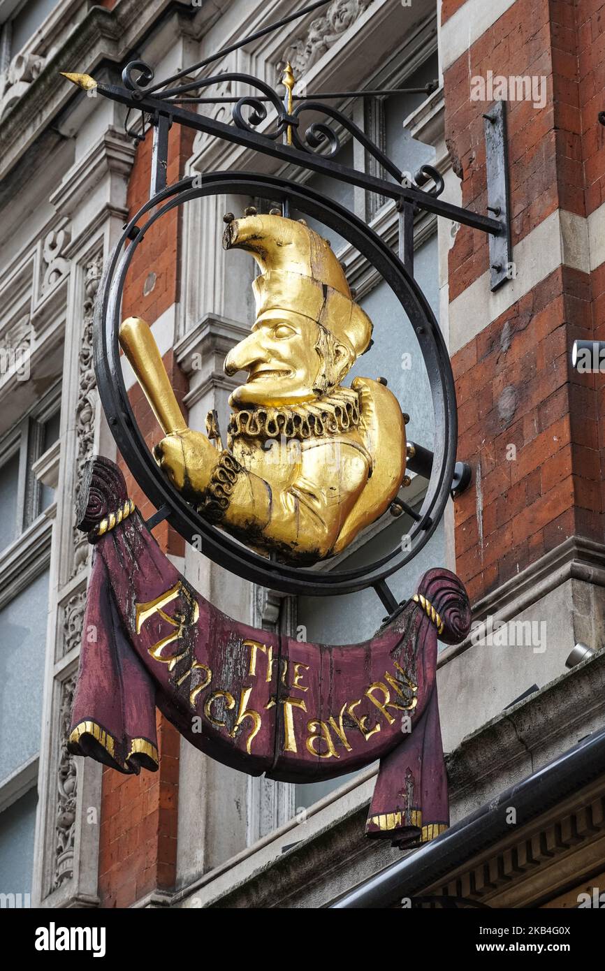 Il pub Punch Tavern su Fleet Street, Holborn, Londra Inghilterra Regno Unito Regno Unito Foto Stock