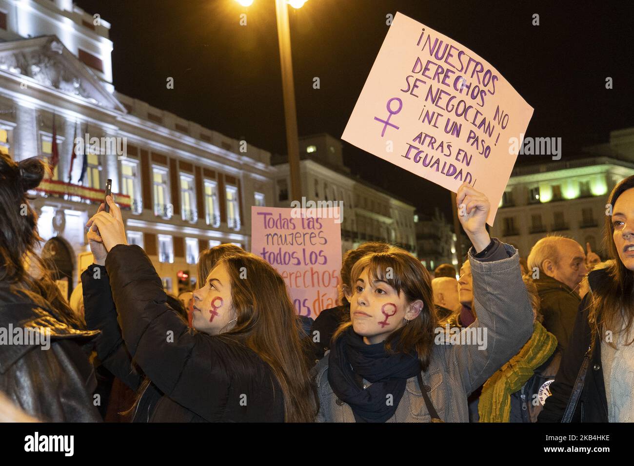 Donne durante una manifestazione femminile contro il partito di estrema destra VOX il 15 gennaio 2019 a Madrid. – Diversi gruppi di donne hanno lanciato una serie di proteste contro Vox, che hanno ottenuto 12 seggi a sorpresa alle elezioni regionali in Andalusia il mese scorso, dopo aver condotto una campagna su un’agenda nazionalista e anti-femminista. (Foto di Oscar Gonzalez/NurPhoto) Foto Stock