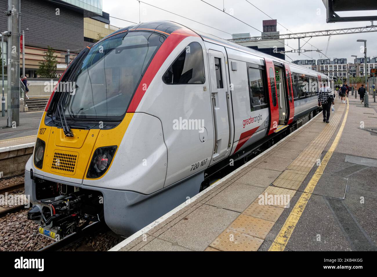 Treno Greater Anglia alla stazione di Londra Stratford, Inghilterra Regno Unito Foto Stock