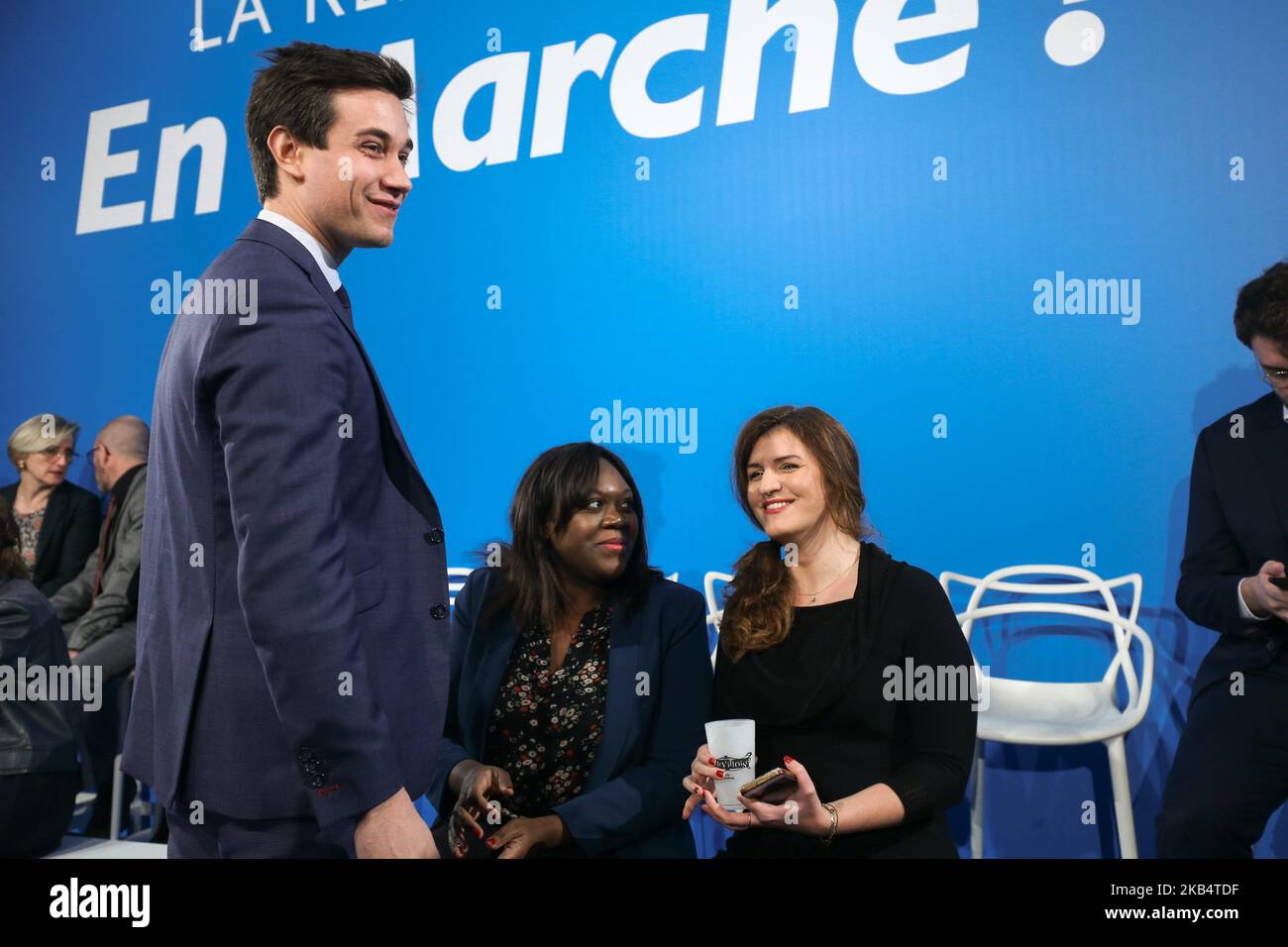 Membro francese del Parlamento del partito la Republique en Marche (LREM) Laetitia Avia (C), Il 24 gennaio 2019, il Ministro francese junior aggiunto al primo Ministro responsabile dell'uguaglianza di genere Marlene Schiappa (R) e il deputato francese del partito LREM Pierre Person (L) partecipano ad una conferenza del LREM a Parigi. (Foto di Michel Stoupak/NurPhoto) Foto Stock