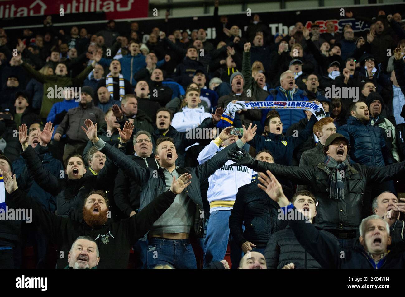 I fan di Leeds festeggiano la vittoria del campionato Sky Bet tra Rotherham United e Leeds United al New York Stadium di Rotherham sabato 26th gennaio 2019. (Foto di Mark Fletcher/NurPhoto) Foto Stock