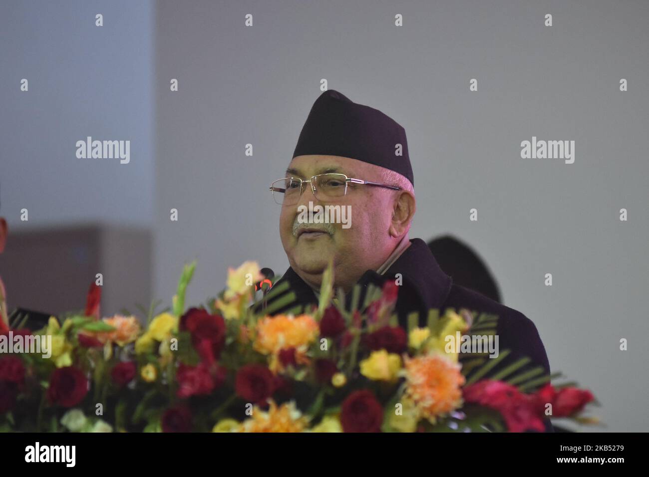 Il primo Ministro KP Sharma oli durante la cerimonia di consegna della Cina ha aiutato il progetto di miglioramento della circonvallazione di Kathmandu a Kathmandu, Nepal, lunedì 28 gennaio 2019. Kalanki a Koteshwor Kathmandu progetto di miglioramento della circonvallazione con la lunghezza totale di 10,4km, inaugurato congiuntamente dal primo ministro KP Sharma oli e dall'ambasciatore cinese in Nepal Hou Yanqi. (Foto di Narayan Maharjan/NurPhoto) Foto Stock