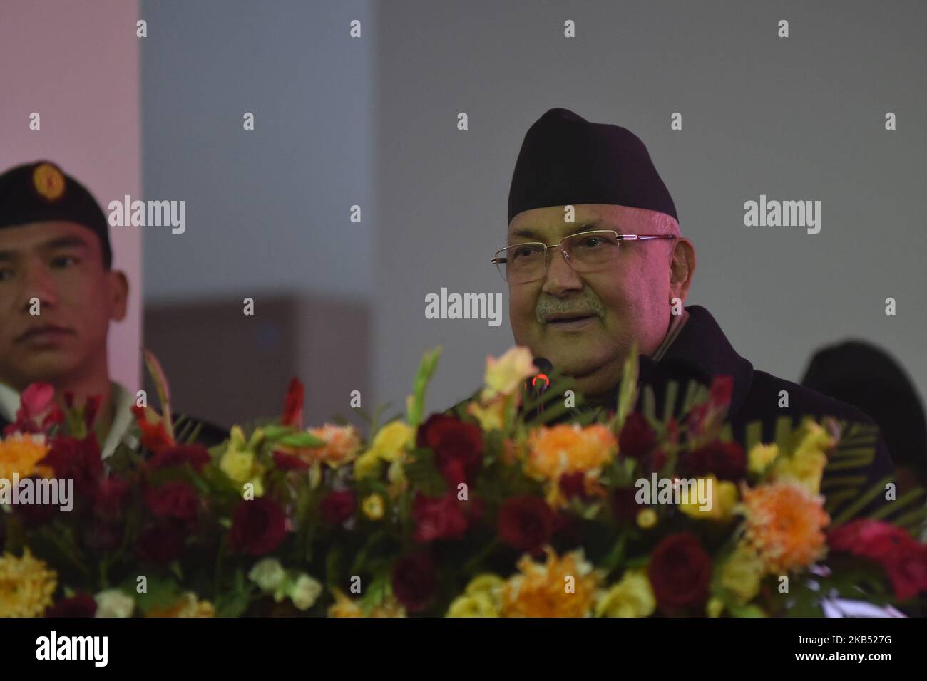 Il primo Ministro KP Sharma oli durante la cerimonia di consegna della Cina ha aiutato il progetto di miglioramento della circonvallazione di Kathmandu a Kathmandu, Nepal, lunedì 28 gennaio 2019. Kalanki a Koteshwor Kathmandu progetto di miglioramento della circonvallazione con la lunghezza totale di 10,4km, inaugurato congiuntamente dal primo ministro KP Sharma oli e dall'ambasciatore cinese in Nepal Hou Yanqi. (Foto di Narayan Maharjan/NurPhoto) Foto Stock