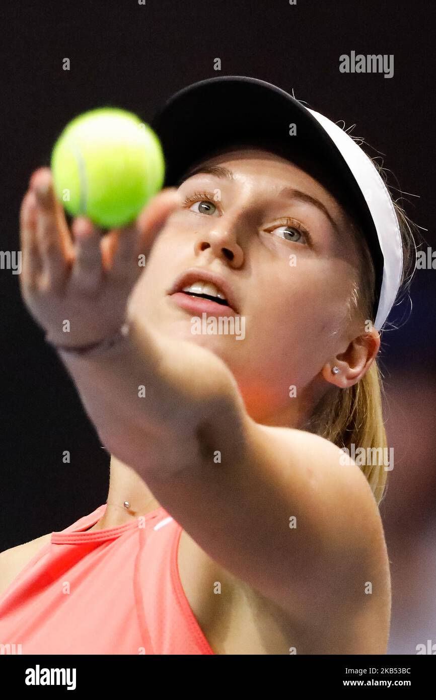 Daria Gavrilova dell'Australia serve la palla durante la partita di tennis del WTA St. Petersburg Ladies Trophy 2019 il 28 gennaio 2019 a San Pietroburgo, Russia. (Foto di Mike Kireev/NurPhoto) Foto Stock