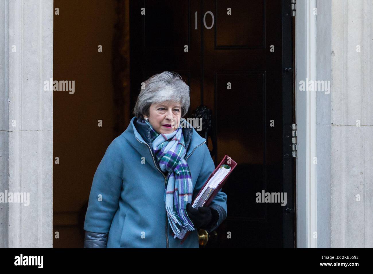 Il primo ministro britannico Theresa May lascia il 10 Downing Street nel centro di Londra, Regno Unito, il 30 gennaio 2019, per la sessione settimanale di PMQ alla Camera dei Comuni. In seguito al risultato del voto di ieri in seno ai Comuni sugli emendamenti al "piano Brexit B” del governo, Theresa May ha tempo fino al febbraio 13, per cercare di negoziare accordi alternativi al sostegno irlandese con l'UE e riportare il piano ai Comuni per un altro voto. (Foto di Wiktor Szymanowicz/NurPhoto) Foto Stock