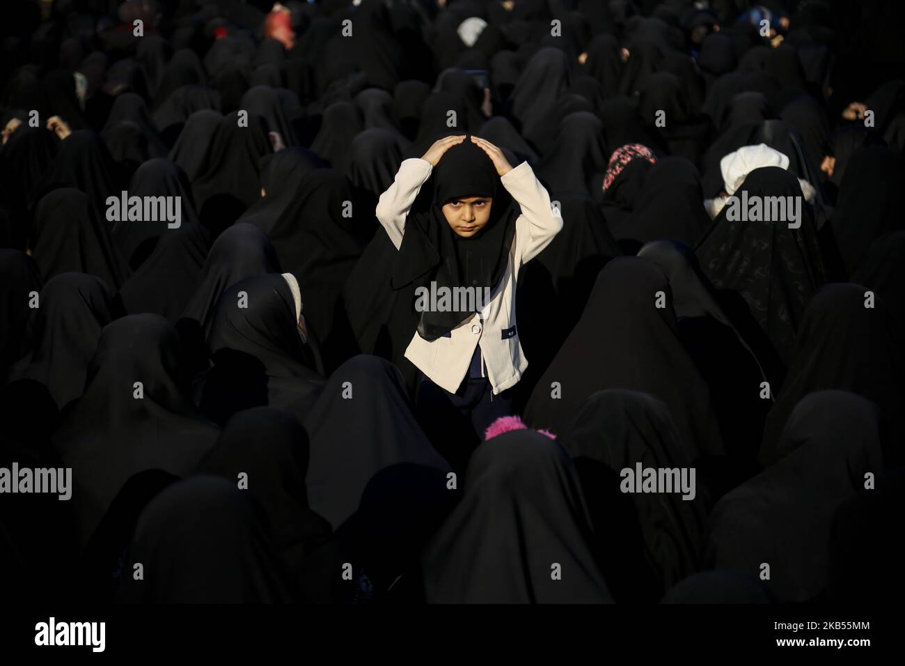 Le donne e le ragazze iraniane si riuniscono in vista del 40th° anniversario della Rivoluzione islamica in piazza Imam Hussein di Teheran il 31 gennaio 2019. Esprimendo il loro sostegno al governo iraniano, il leader supremo Ayatollah Ali Khamenei e la rivoluzione islamica del 1979. Ogni anno in Iran, la rivoluzione islamica, che ha posto fine al dominio monarchico della Casa di Pahlavi, viene commemorata dal 1 febbraio al 11 febbraio, un periodo noto come “Alba di dieci giorni” (Foto di Rouzbeh Fouladi/NurPhoto) Foto Stock