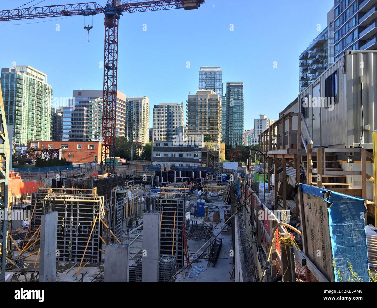 Costruzione di un nuovo edificio condominiale a Toronto, Ontario, Canada, il 05 settembre 2019. (Foto di Creative Touch Imaging Ltd./NurPhoto) Foto Stock