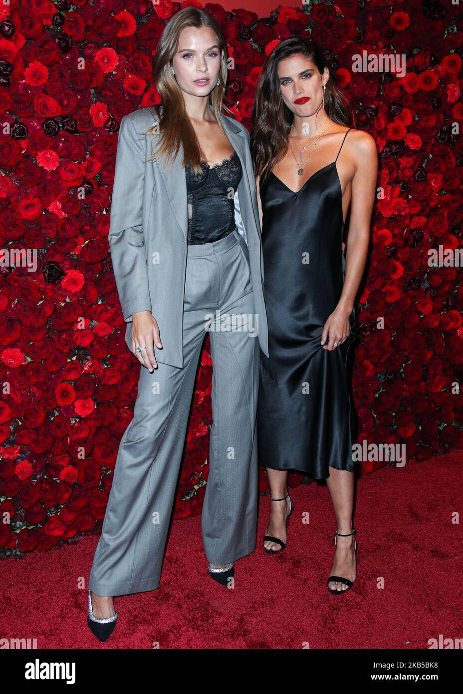 MANHATTAN, NEW YORK CITY, NEW YORK, USA - 05 SETTEMBRE: Victoria’s Secret Angels Josephine Skriver e Sara Sampaio arrivano al Victoria's Secret Angel Sara Sampaio ospita il Bombshell intense Launch Party che si tiene al Paradise Club presso il Times Square EDITION Hotel il 5 settembre 2019 a Manhattan, New York City, New York, Stati Uniti. (Foto di Xavier Collin/Image Press Agency/NurPhoto) Foto Stock