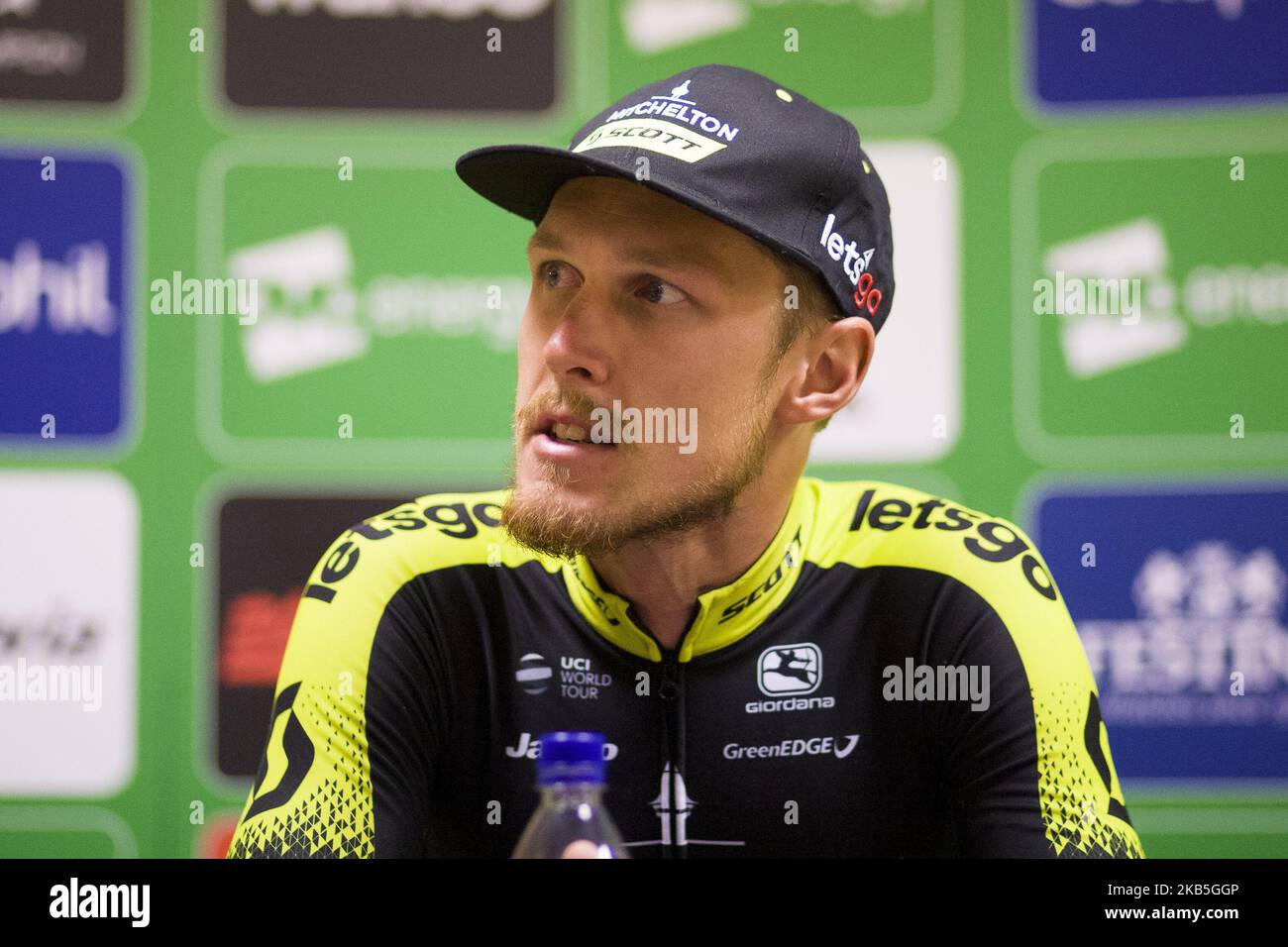 Il vincitore del palco Matteo Trentin (ITA) del Team Mitchelton Scott parla ai media dopo la fase 2 dell'OVO Energy Tour 16th della Gran Bretagna, il palcoscenico dura 165,9km con un'altitudine di 1380 metri e inizia e termina a Kelso il 8 settembre 2019 a Kelso, Scottish Borders, UK. (Foto di Ewan Bootman/NurPhoto) Foto Stock