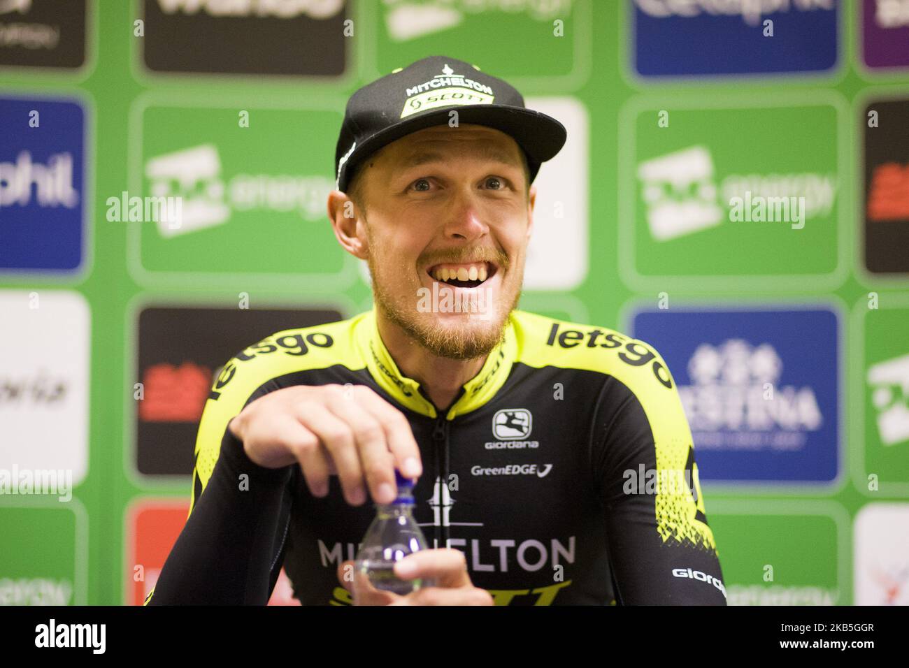 Il vincitore del palco Matteo Trentin (ITA) del Team Mitchelton Scott parla ai media dopo la fase 2 dell'OVO Energy Tour 16th della Gran Bretagna, il palcoscenico dura 165,9km con un'altitudine di 1380 metri e inizia e termina a Kelso il 8 settembre 2019 a Kelso, Scottish Borders, UK. (Foto di Ewan Bootman/NurPhoto) Foto Stock