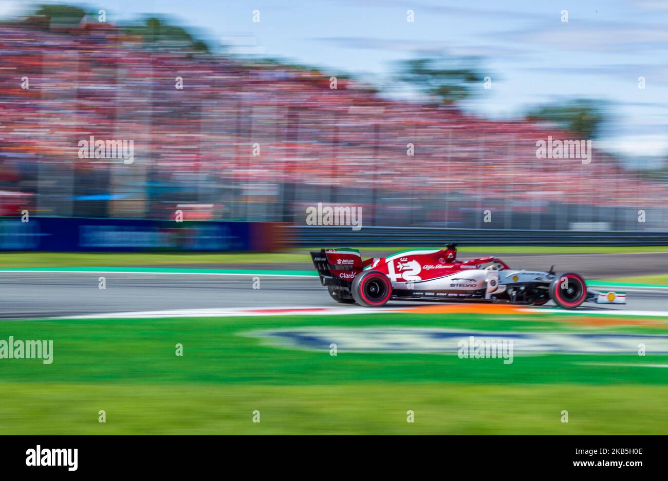 Kimi Raikkonen finlandese e il pilota del Team Alfa Romeo Racing F1 si disputano durante la gara di Formula 1 al Gran Premio Heineken il 08 settembre 2019 a Monza, Italia. (Foto di Robert Szaniszlo/NurPhoto) Foto Stock