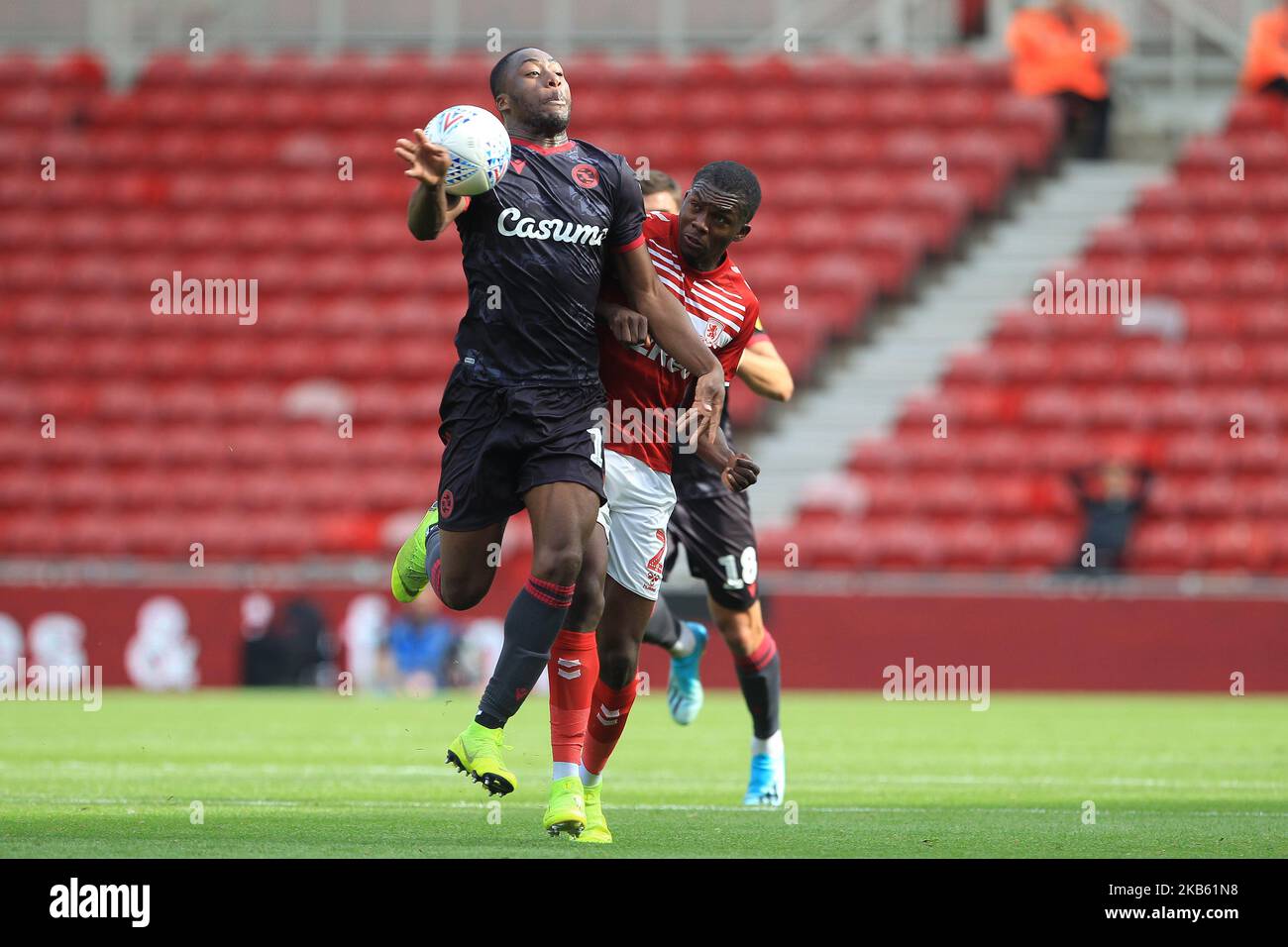 Yakou Meite in azione con Anfernee Dijksteel di Middlesbrough durante la partita di campionato Sky Bet tra Middlesbrough e Reading al Riverside Stadium di Middlesbrough sabato 14th settembre 2019. ((foto di Mark Fletcher/MI News/NurPhoto)) Foto Stock