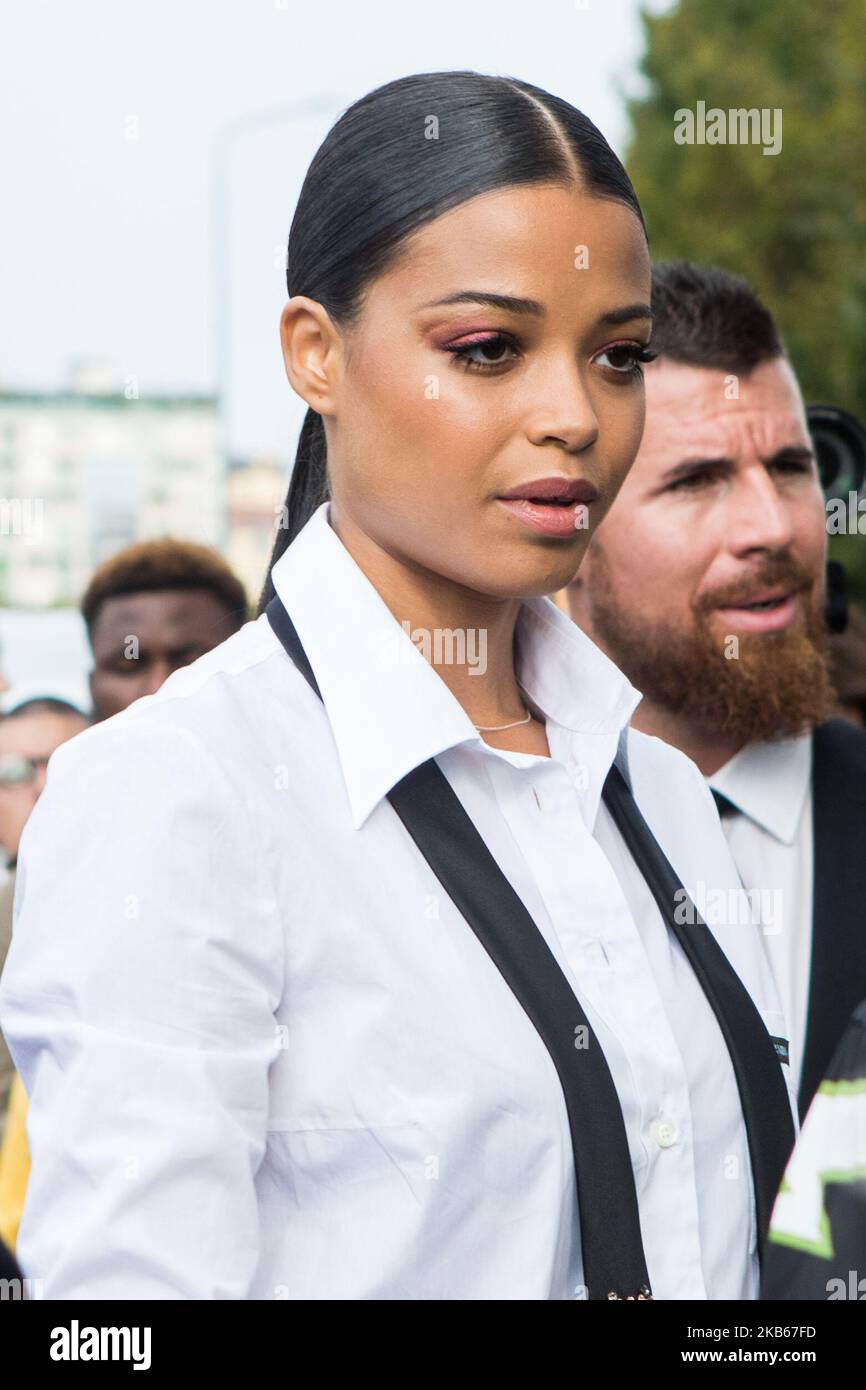 Ospite fuori Prada alla Fashion Week di Milano, Italia, il 18 2019 settembre (Foto di Mairo Cinquetti/NurPhoto) Foto Stock