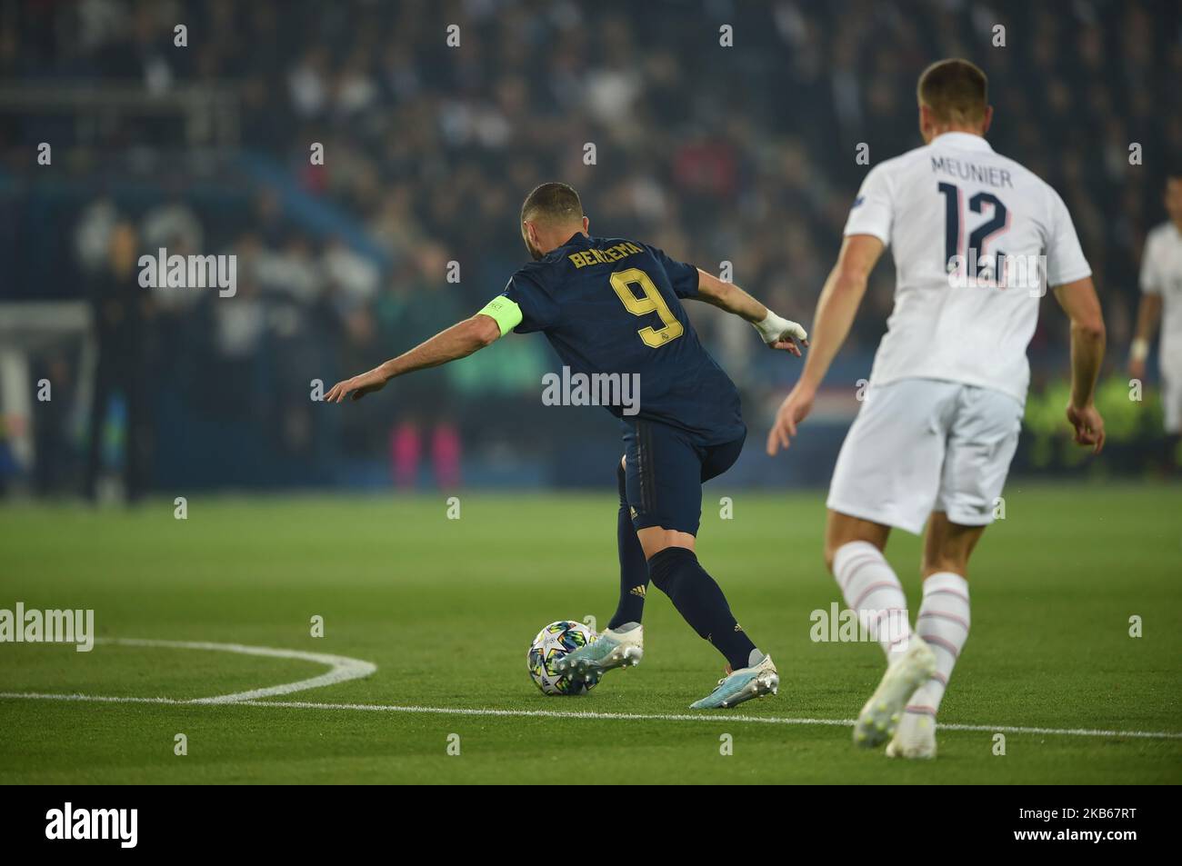 Attaccante francese Karim benzema, nato nel 1987, attaccante del Real Madrid, gioca durante la partita Parigi Saint German - Real Madrid, valida per il primo giorno del round A della stagione Champions League 2020, tenutasi allo stadio 'Parc des Princes' di Parigi, ?le-de-France, France (Foto di Andrea Diodato/NurPhoto) Foto Stock
