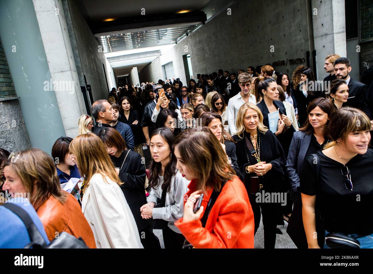 Ospite fuori Armani alla Fashion Week di Milano, Italia, il 19 2019 settembre (Foto di Mairo Cinquetti/NurPhoto) Foto Stock